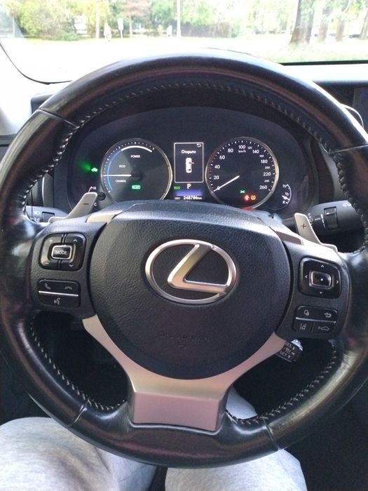 Автомобіль Lexus IS 300h Hybrid 2018