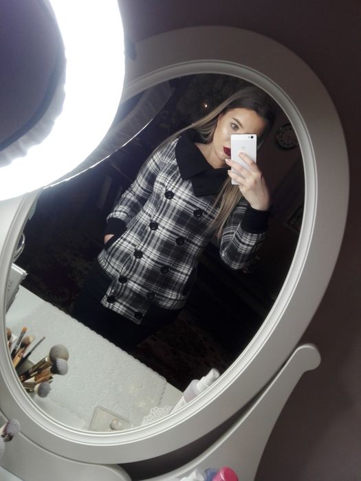 Płaszcz w kratę z kapturem