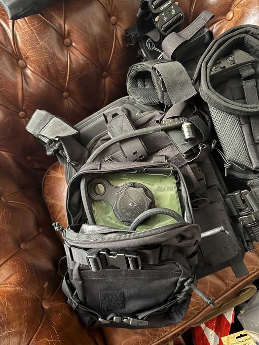 Airsoft Kit (Colete + Capacete + Cinto + Hydration Pack)