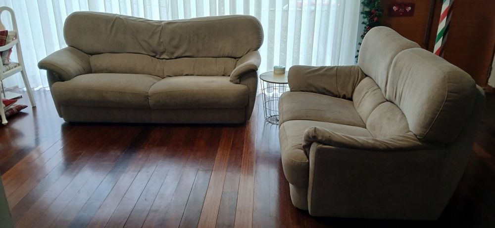 Dois sofas de 2 e 3 lugares