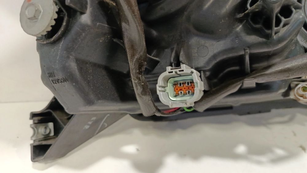 Ótica / farol esquerda NISSAN Micra V (K14)