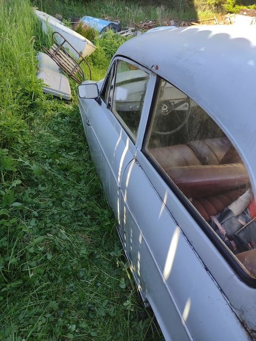 Samochód syrena 104