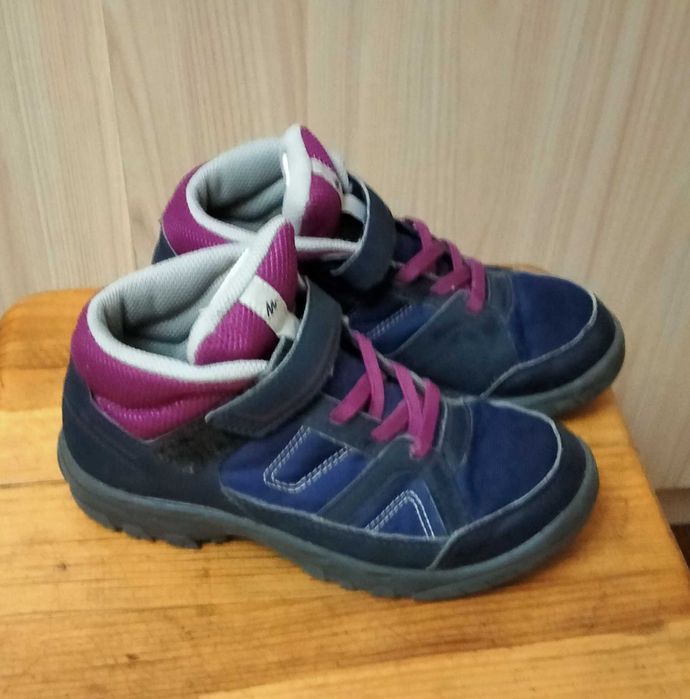 Ботинки. Кроссовки для девочки. Decathlon. Размер 33