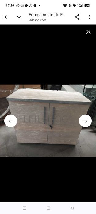 Moveis para escritório com armários.