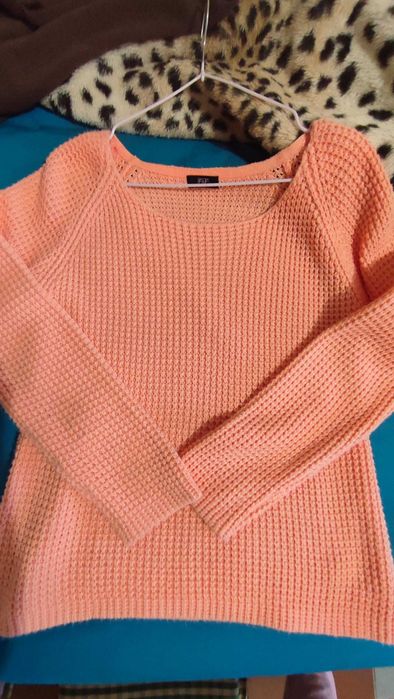 Свитер женский вязаный