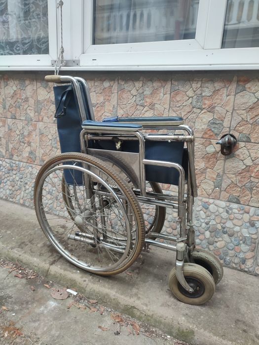 Инвалидные коляски, костыли, ходунки