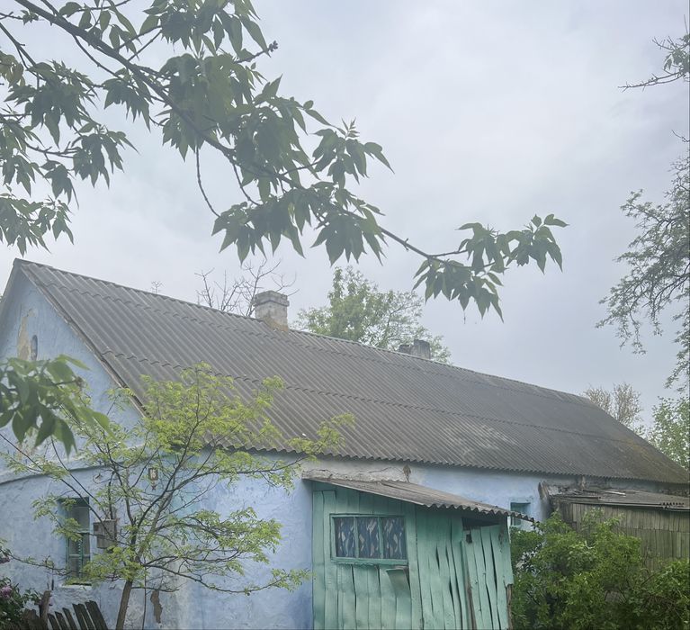 Продається хатинка біля річки і ліса