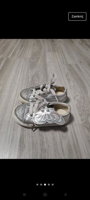 Buty srebrne motylki