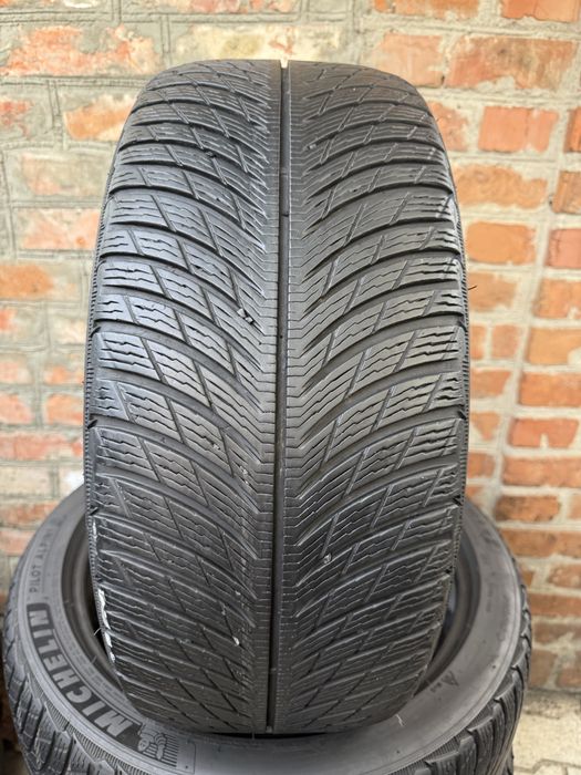 Резина Зима б/у Michelin 225/40R18