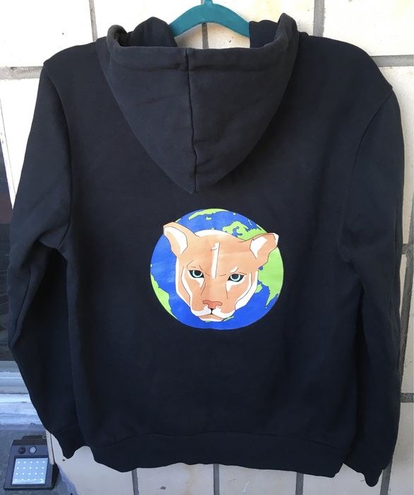 Толстовка Puma чорна із принтом на спині