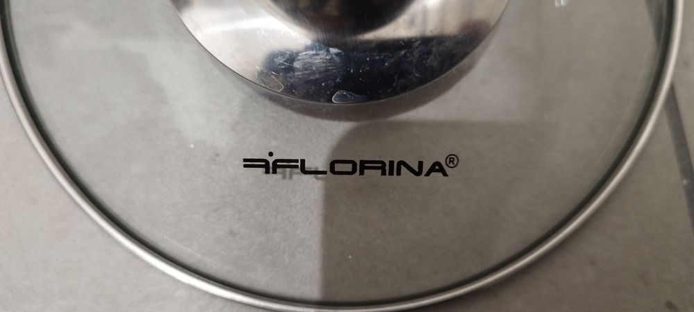 Zestaw garnków patelnie czajnik