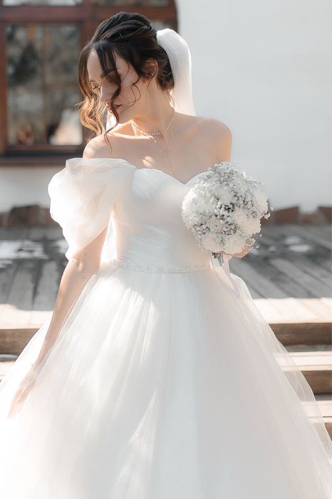 Весільна сукня з блискітками