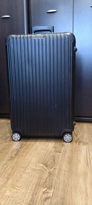 Markowa walizka firmy Rimowa