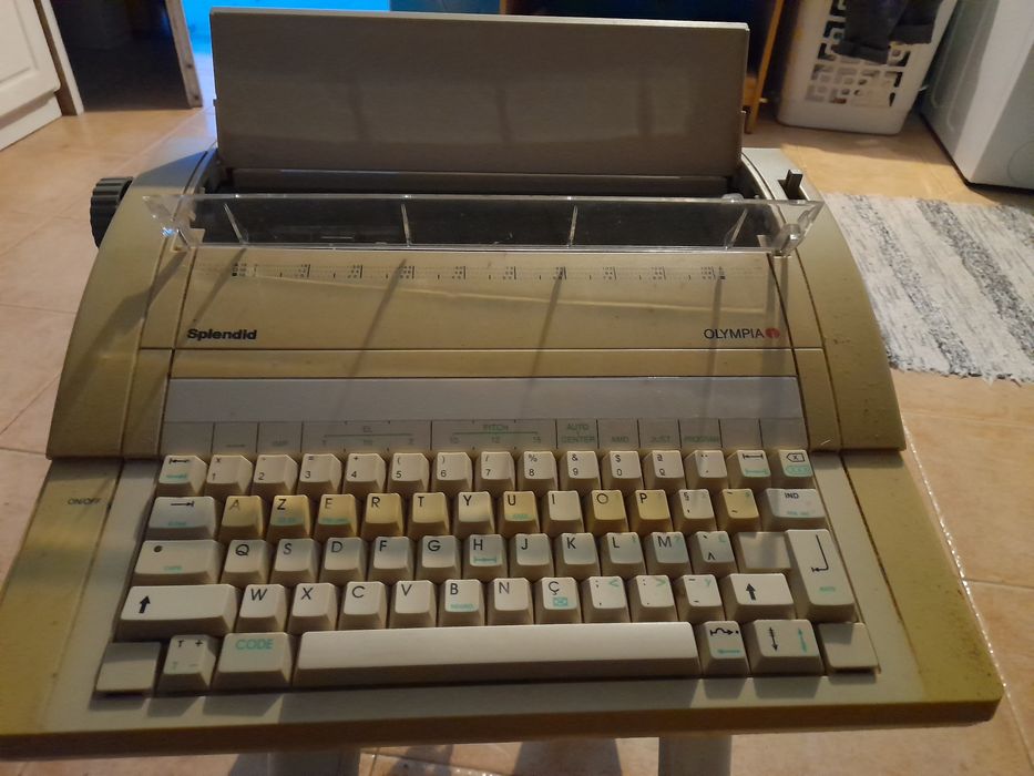 Máquina de escrever electrónica