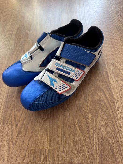 Взуття DIADORA….