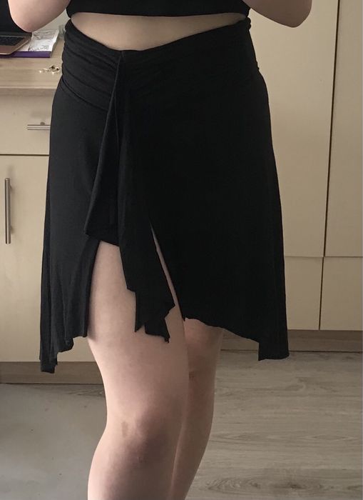 Czarna spódniczka