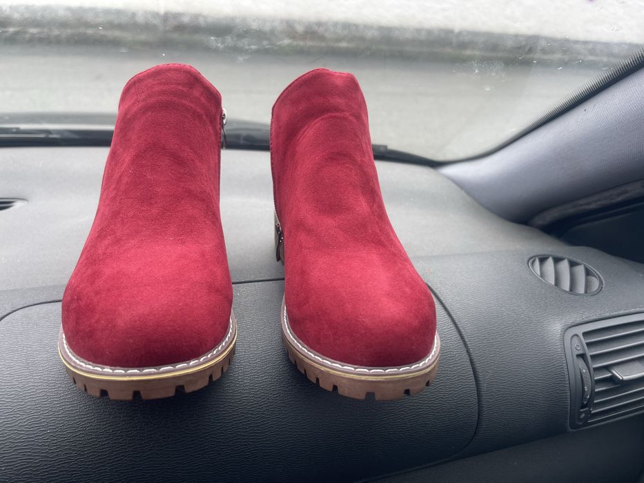 Botas novas , nunca foram usadas!