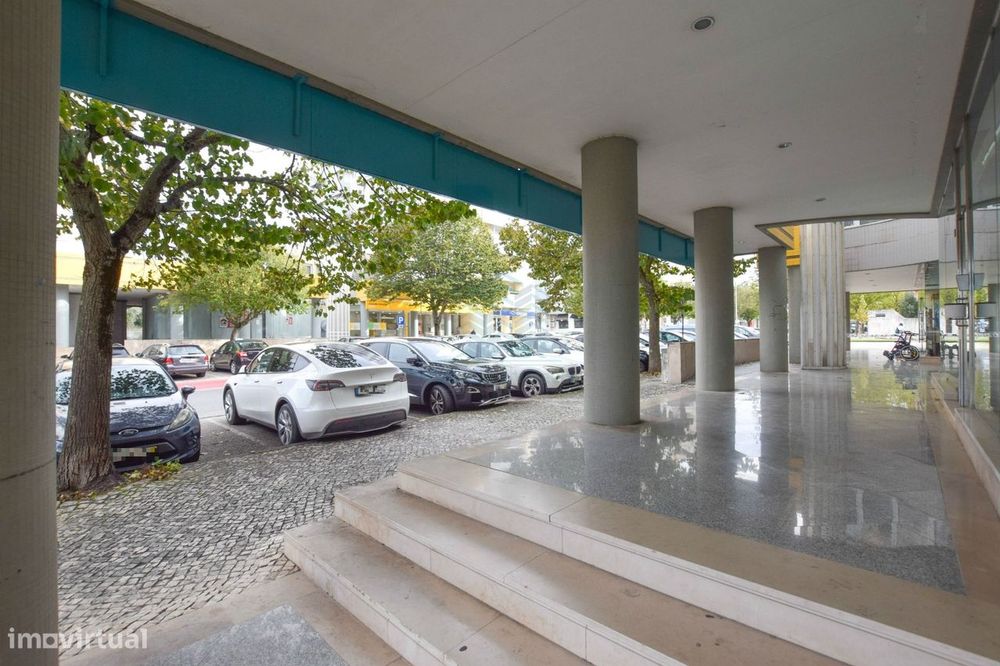 Loja destinada a comércio e serviços em Torres Novas