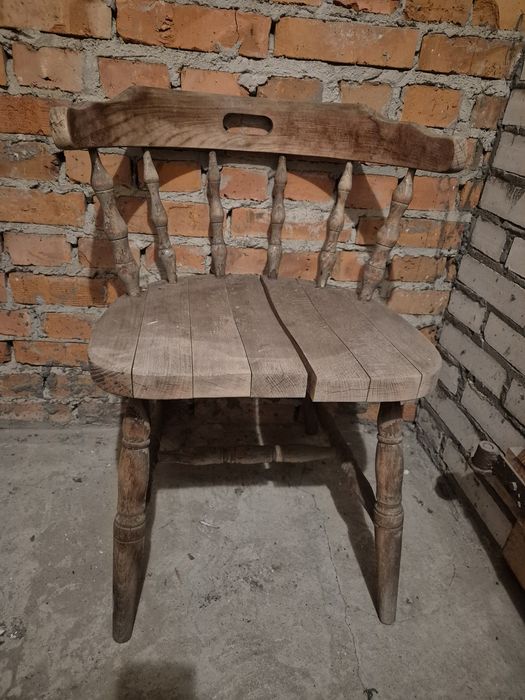 Krzesło drewniane starodawne