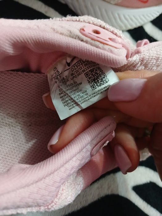 Срочно  продам кроссовки Найк