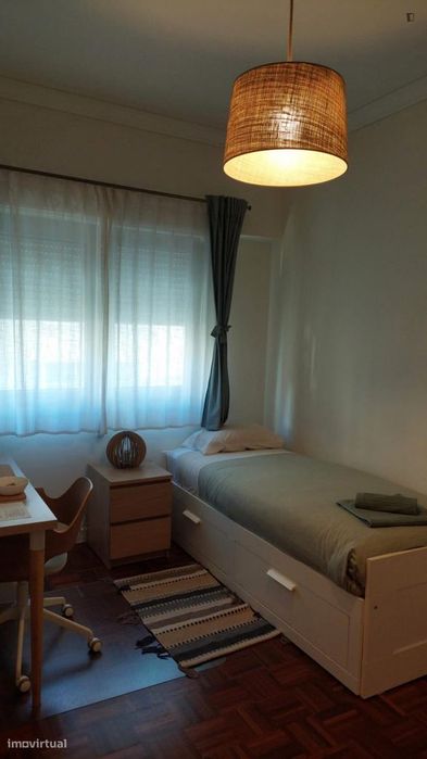 Quarto - localizado em Entrecampos Lisbon