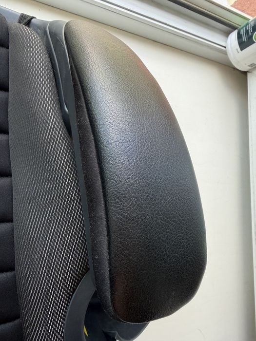 Автокрісло-бустер Chicco GoFit Plus 18-50 кг (LATCH , ISOFIX)