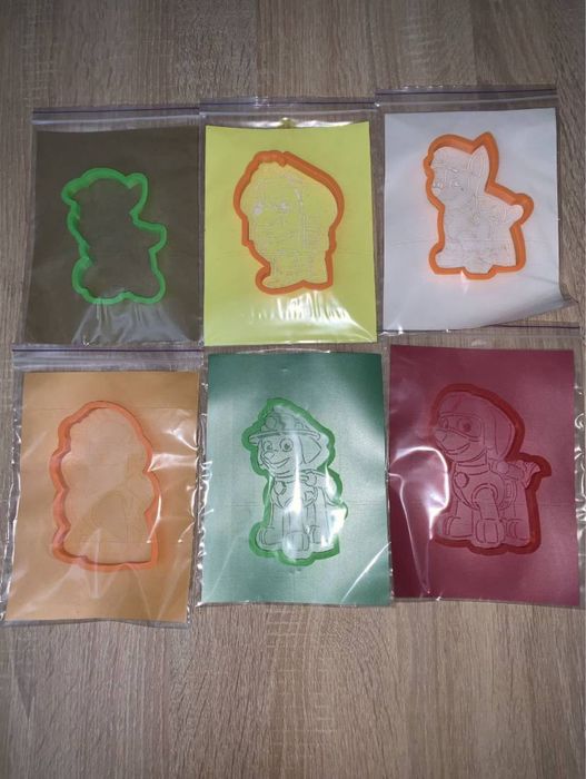 Набір вирубок для пряників з трафаретами