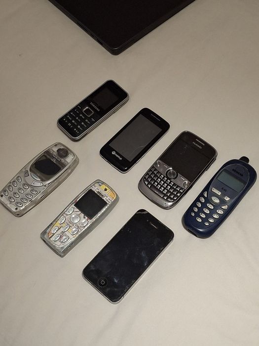 Lote de Telemóveis Antigos – Para Peças/Decoração
