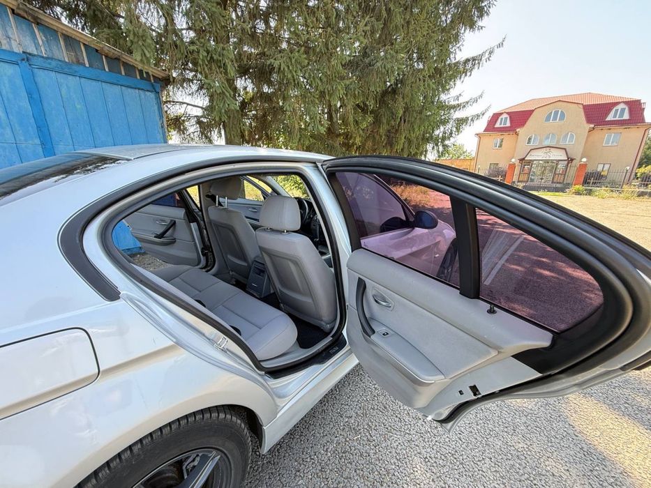 BMW e90 320i в рідній фарбі