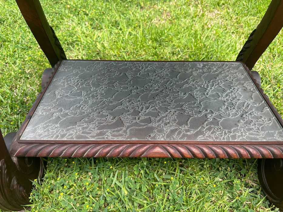 Mesa de apoio em madeira com vidro