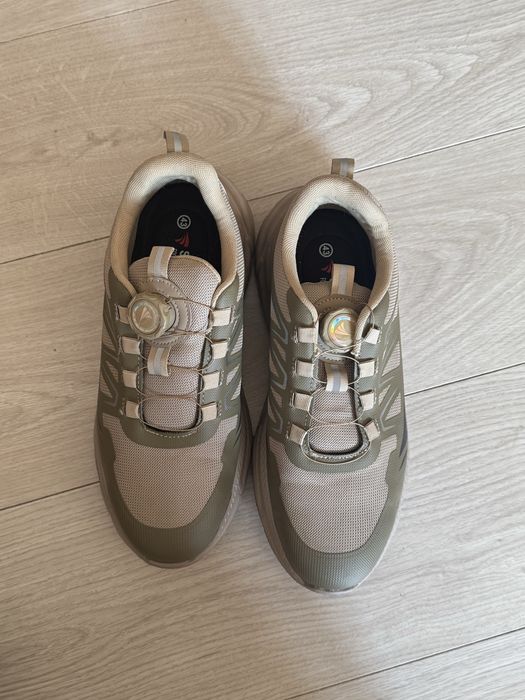 Захисні кросівки з металевим носком