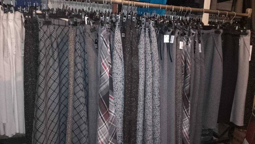 Продається товар -жіночі класичні спідниці