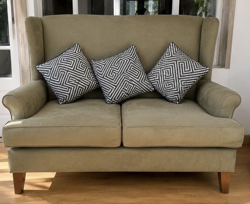 Sofá vintage / loveseat 2 lugares em veludo verde seco – excelente estado