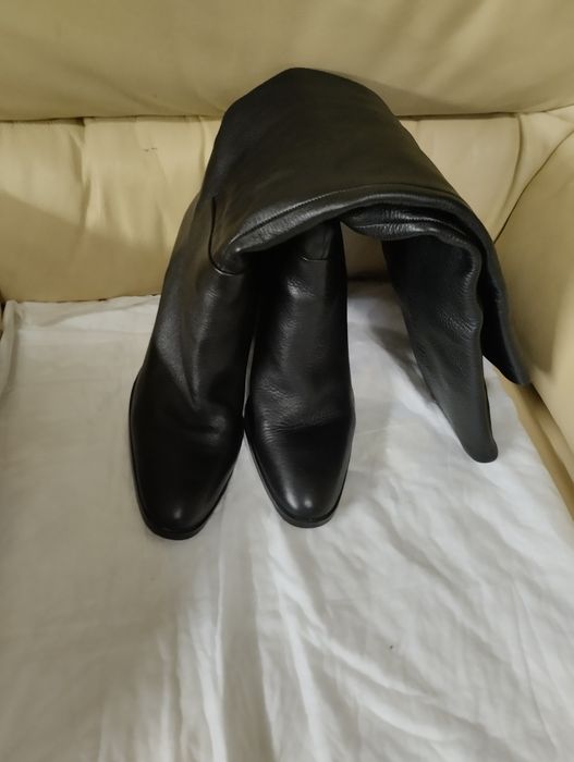 Чоботи, шкіряні до коліна