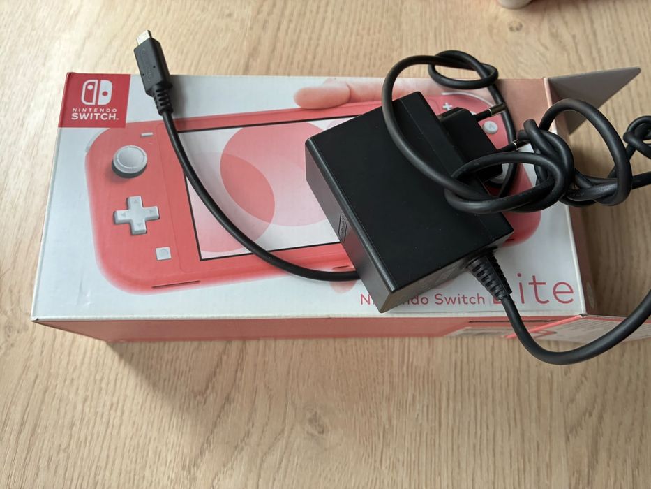 Nintendo Switch Lite + gra+ karta micro SD 64gb