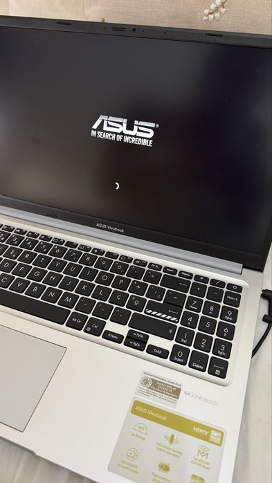Asus VIVOBOOK novo