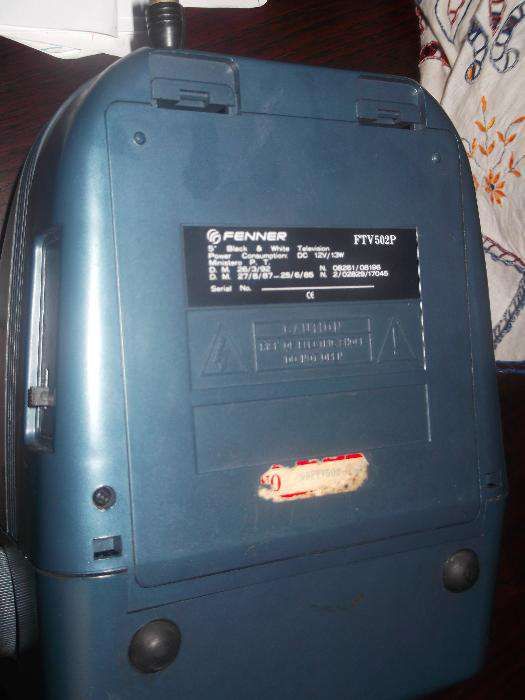 TV portatil Fenner a preto e branco