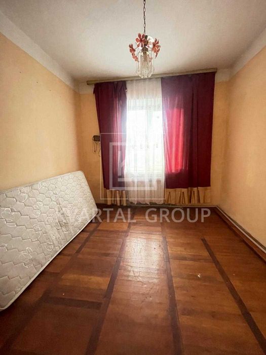 Продам будинок з газом в місті. СЕРТИФІКАТ ТАК  , 12 соток землі.