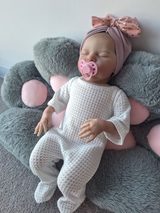 Lalka jak żywe dziecko reborn piękna NOWA duża 50 cm spiaca w ślicznym