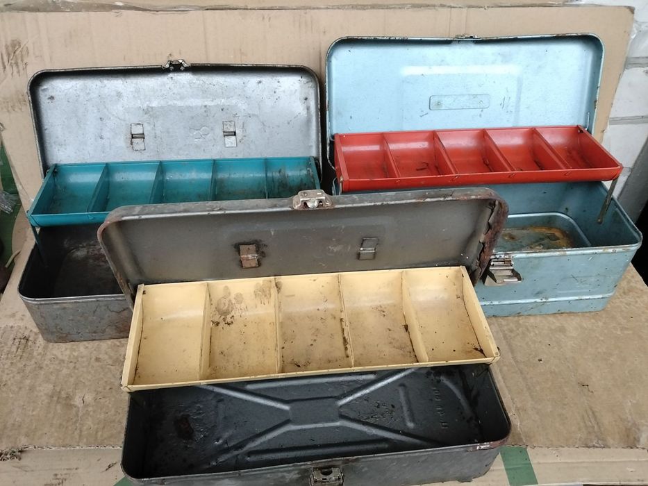 Ящики з лотками для інструменту