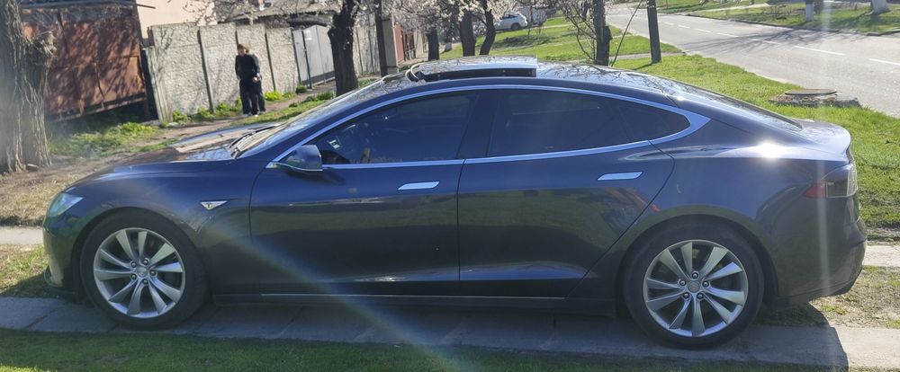 Tesla Model S 70D
