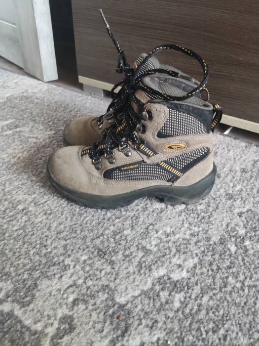 Продам зимние ботинки 32 размер