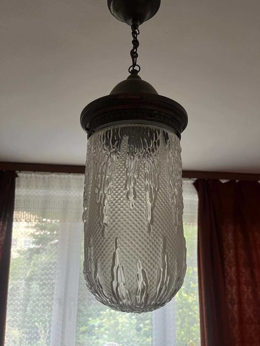 Lampa wisząca ze szklanym kloszem