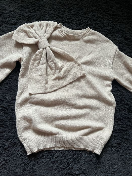 Дуже красивий бежевий светр