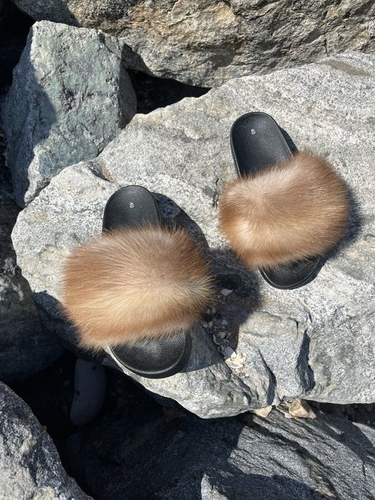 Шлепки тапки с мехом куница /соболь (не норка)