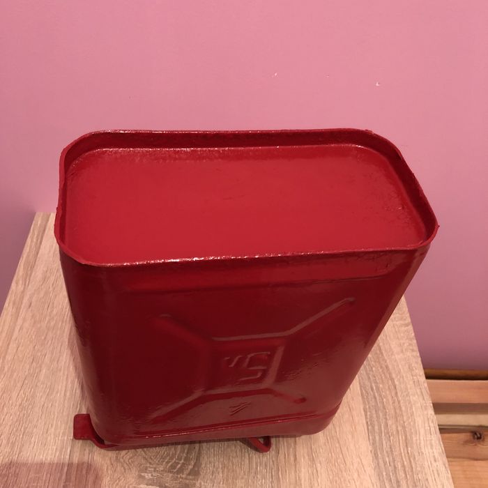 Канистра металлическая обьемом 5 литров для бензина/дизельного топлива