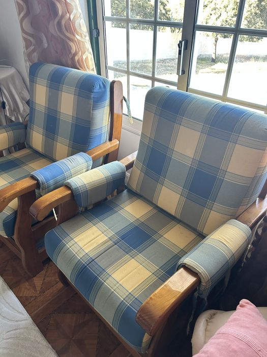 Conjunto de sofás em madeira maciça — sofá de 3 lugares + 2 cadeirões
