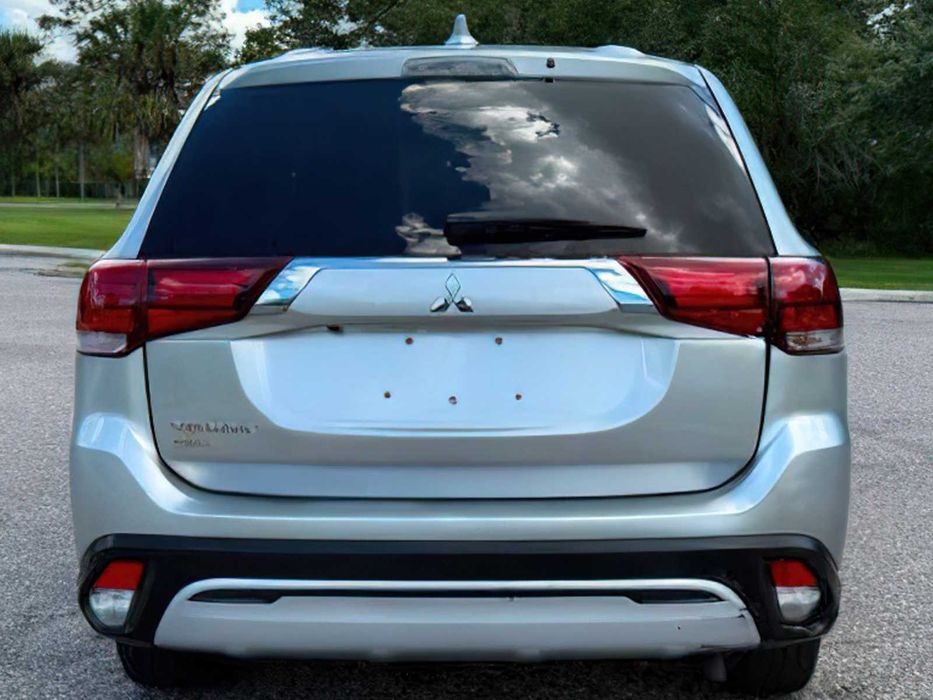 Mitsubishi Outlander ES 2.4      2020