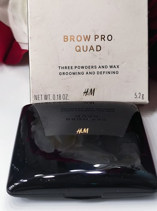 Plateka do stylizacji brwi H&M