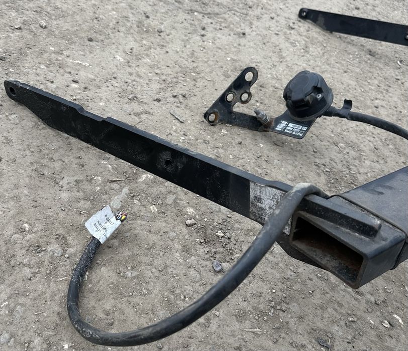 Фаркоп Mazda 3 BL 2009-2013 з зʼємним гаком